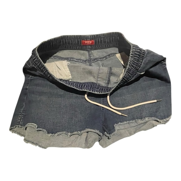 Guess Denim Blue Women's Shorts Size: XL - Picture 5 of 8